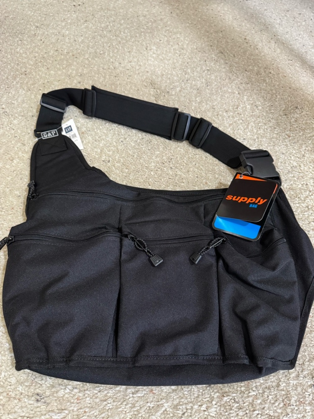 GAP Black Men’s Sling Crossbody Bag